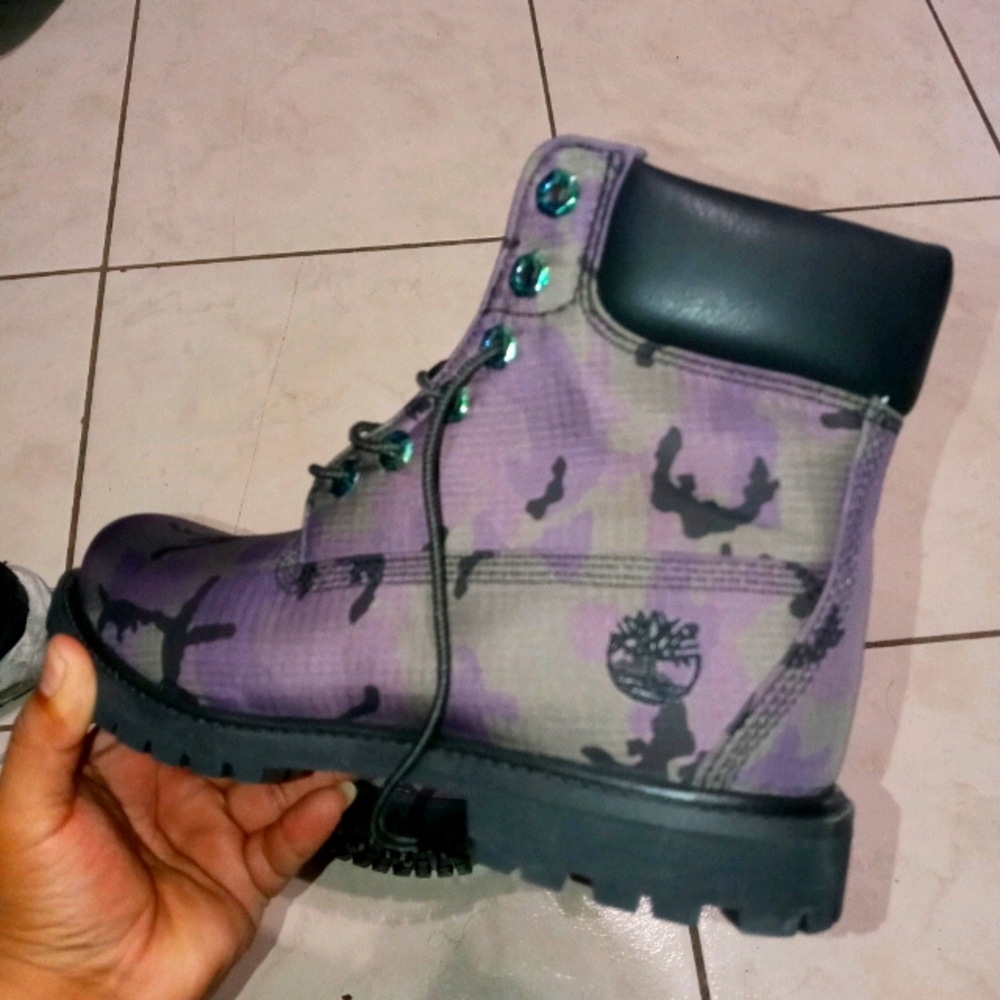 Woman Timberland camouflage boots